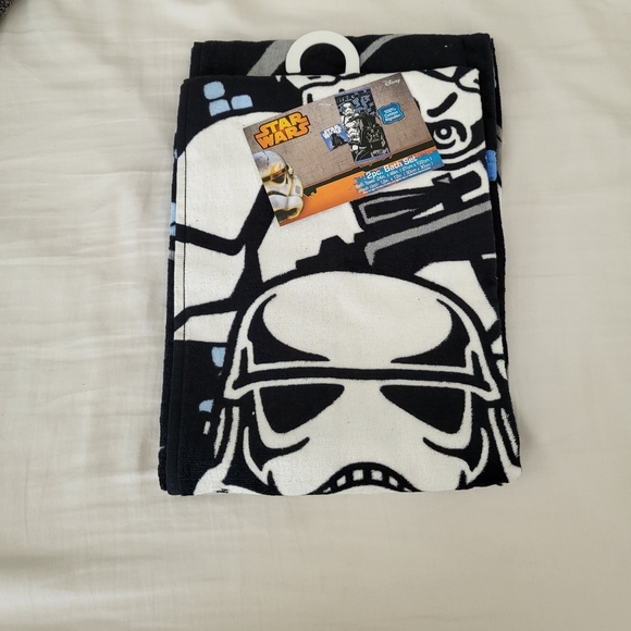 NWT Disney Star Wars Darth Vader and Stormtroopers 2pc. Bath Towel - Picture 3 of 5